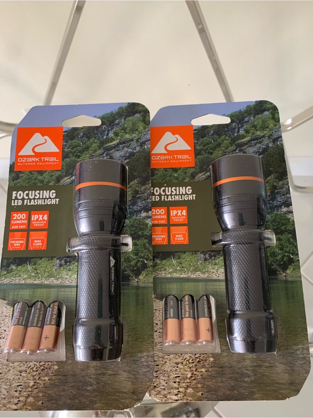 Ozark Focusing Led Flashlight 200 lumens batteries included